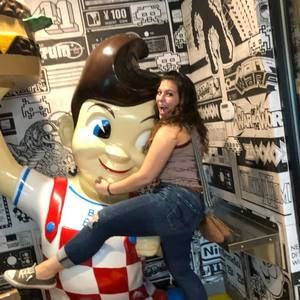 Meet your Posher, Alexis